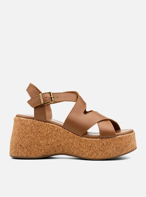 Sandália em Couro Amêndoa Plataforma Cortiça Tiras Transpassadas