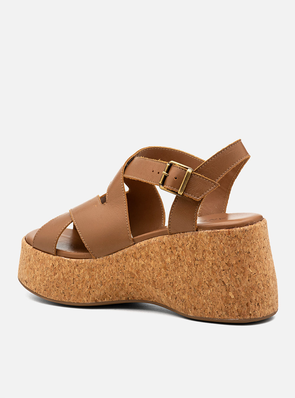 Sandália em Couro Amêndoa Plataforma Cortiça Tiras Transpassadas