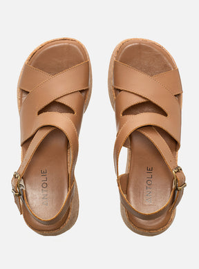 Sandália em Couro Amêndoa Plataforma Cortiça Tiras Transpassadas