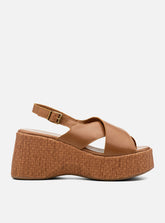Sandália em Couro Amêndoa Plataforma Trama Tiras Largas
