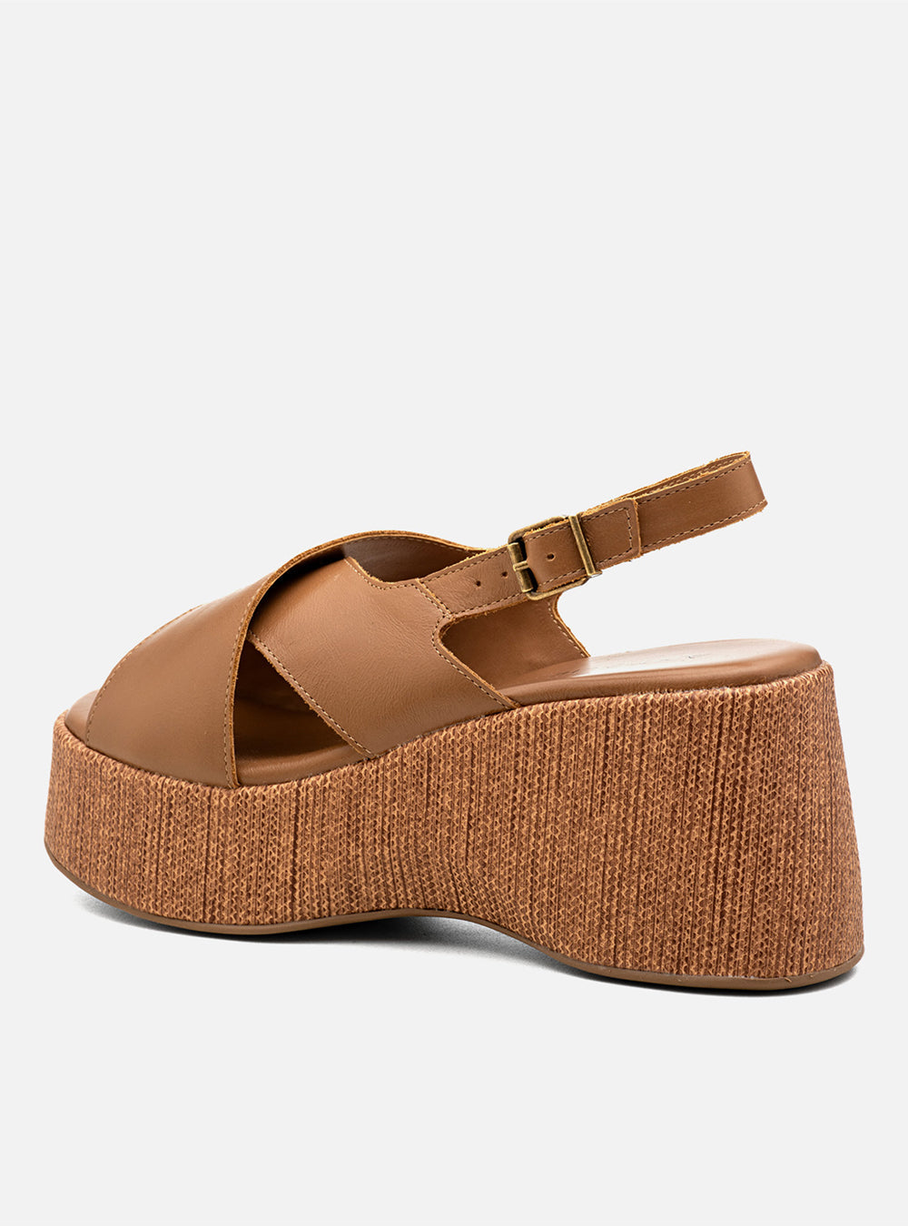 Sandália em Couro Amêndoa Plataforma Trama Tiras Largas