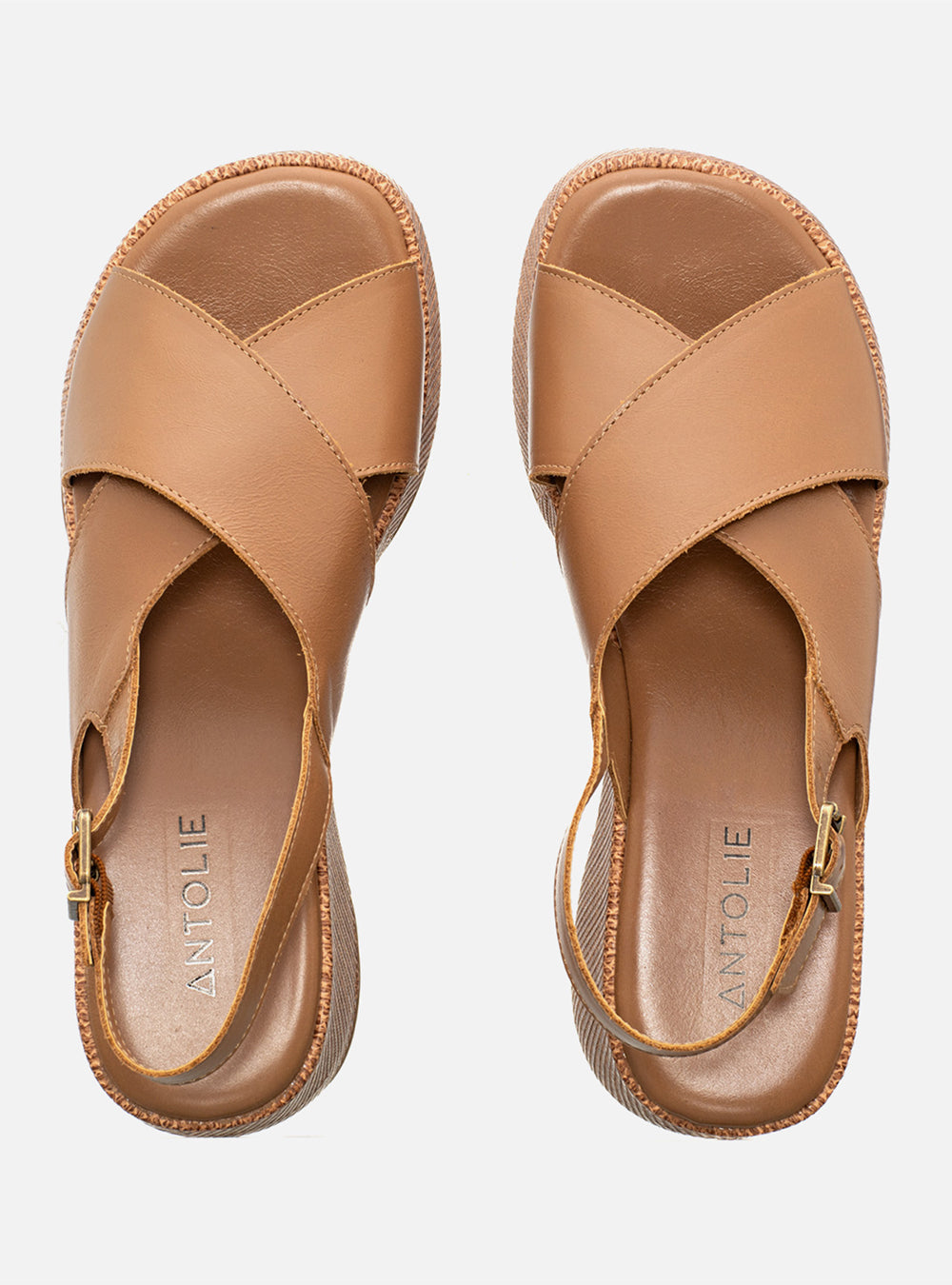 Sandália em Couro Amêndoa Plataforma Trama Tiras Largas