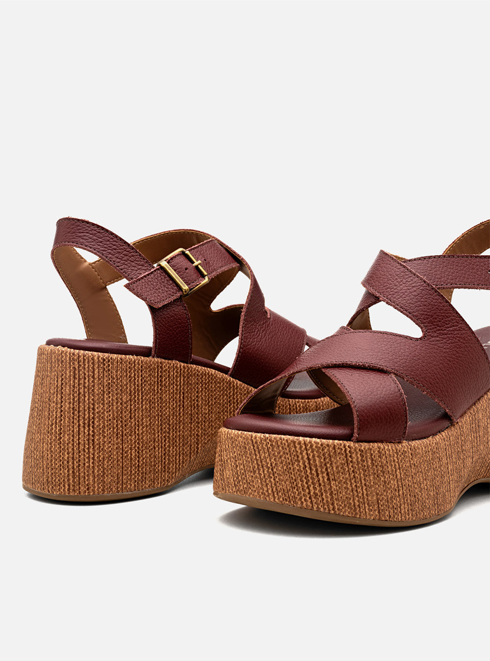 Sandália em Couro Bordô Plataforma Trama Tiras Transpassadas
