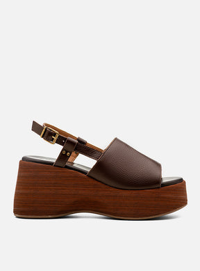 Sandália em Couro Café Plataforma Madeira Tira Lisa