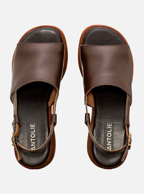 Sandália em Couro Café Plataforma Madeira Tira Lisa