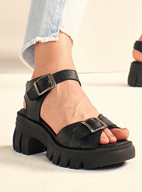 Sandália em Couro com Fivelas Maitê Preto