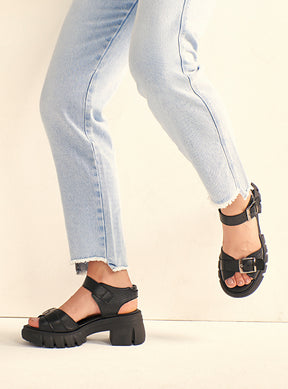 Sandália em Couro com Fivelas Maitê Preto