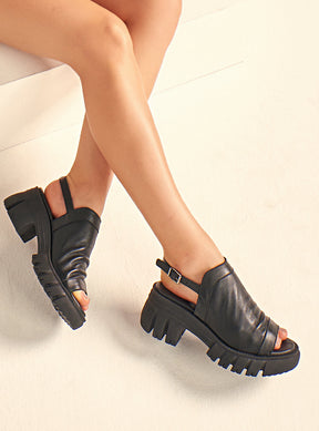 Sandália em Couro com Plataforma Maitê Preto