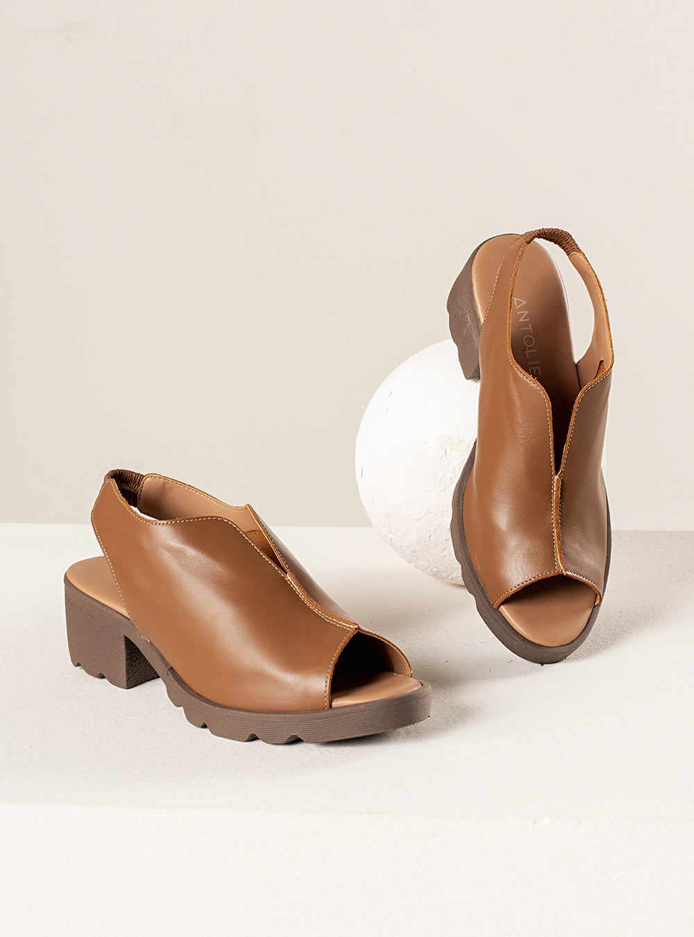 Sandália em Couro Cotton Valentina Caramelo