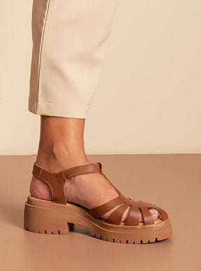 Sandália em Couro Fisherman Salto Morgan Caramelo