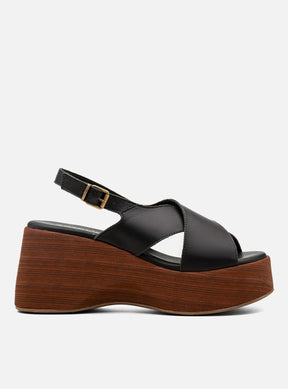 Sandália em Couro Preta Plataforma Madeira Tiras Largas