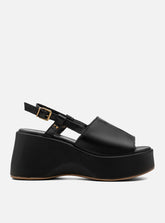 Sandália em Couro Preta Plataforma Tira Lisa