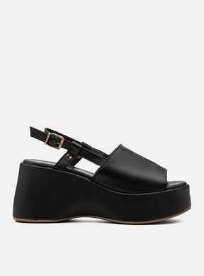 Sandália em Couro Preta Plataforma Tira Lisa