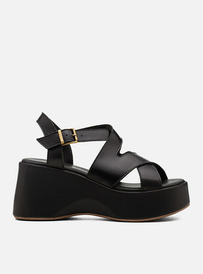 Sandália em Couro Preta Plataforma Tiras Transpassadas