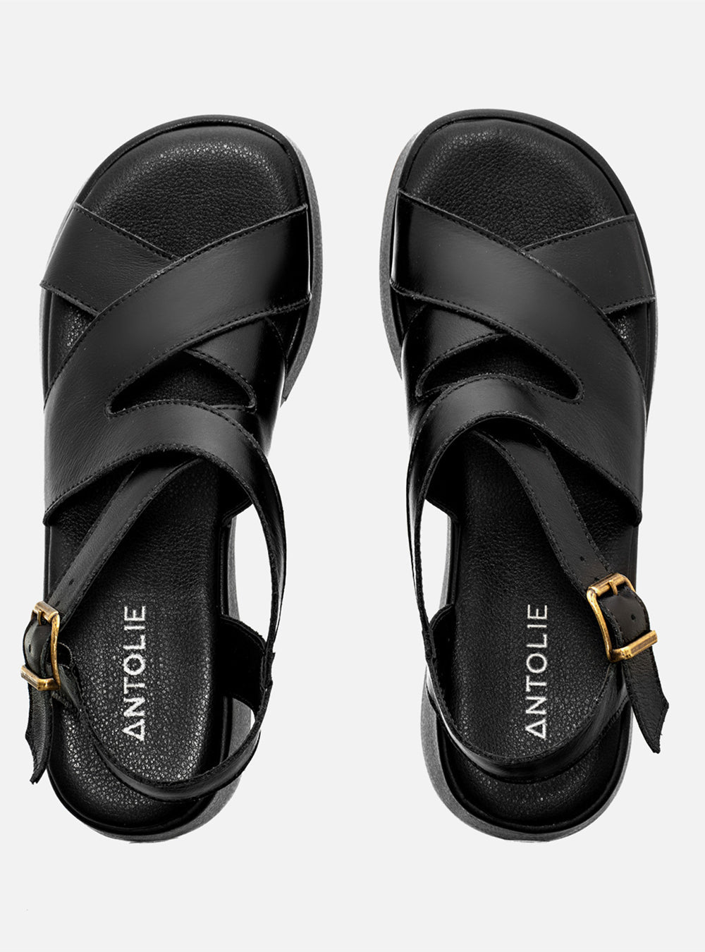 Sandália em Couro Preta Plataforma Tiras Transpassadas