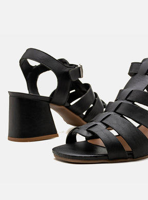 Sandália em Couro Salto Médio Lilian Preto