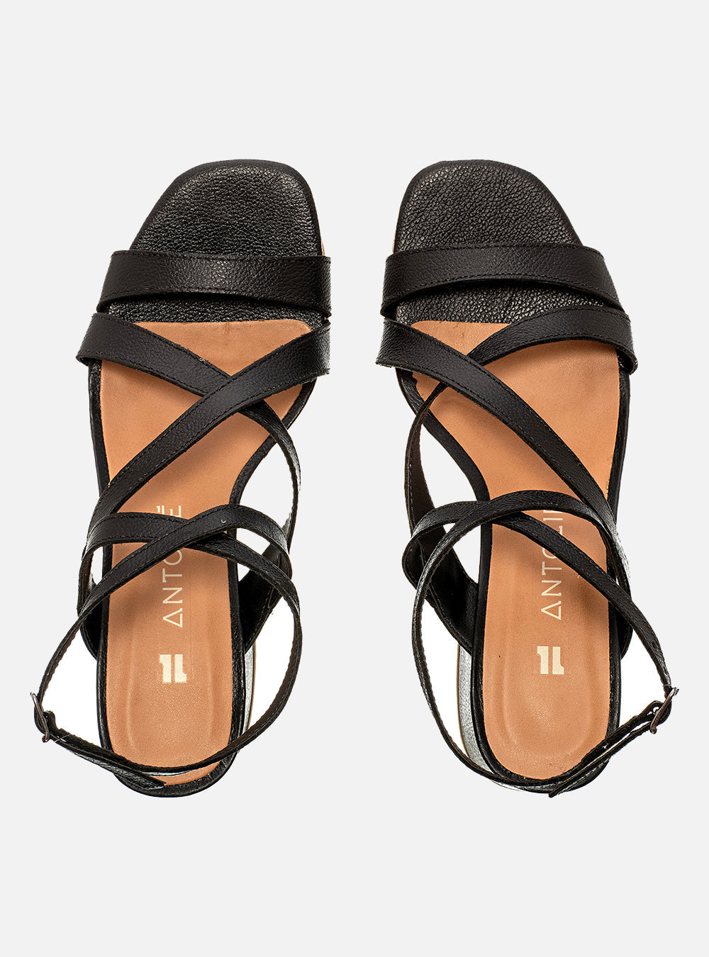 Sandália em Couro Tiras Transpassadas Lilian Preto