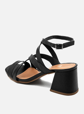 Sandália em Couro Tiras Transpassadas Lilian Preto
