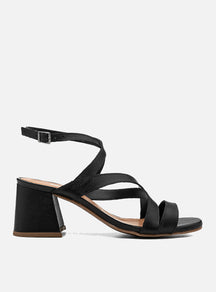 Sandália em Couro Tiras Transpassadas Lilian Preto