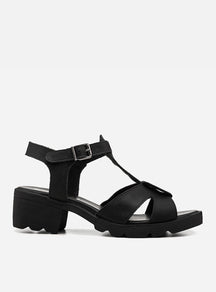 Sandália em Couro Tiras Valentina Preto