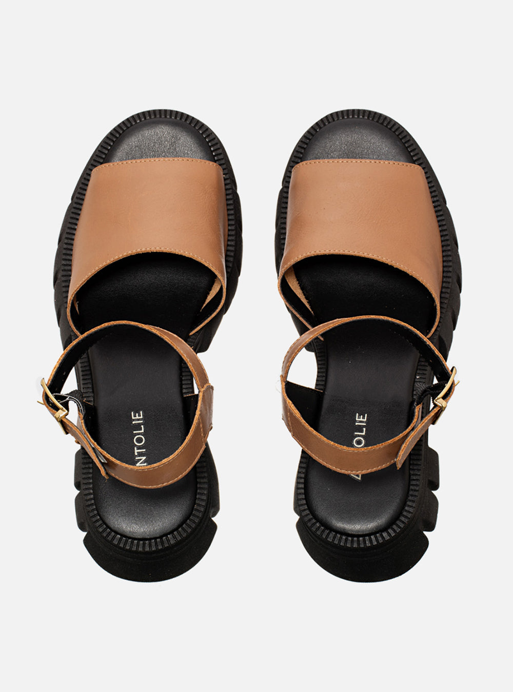 Sandália em Couro Tratorada Maitê Caramelo Tira Lisa