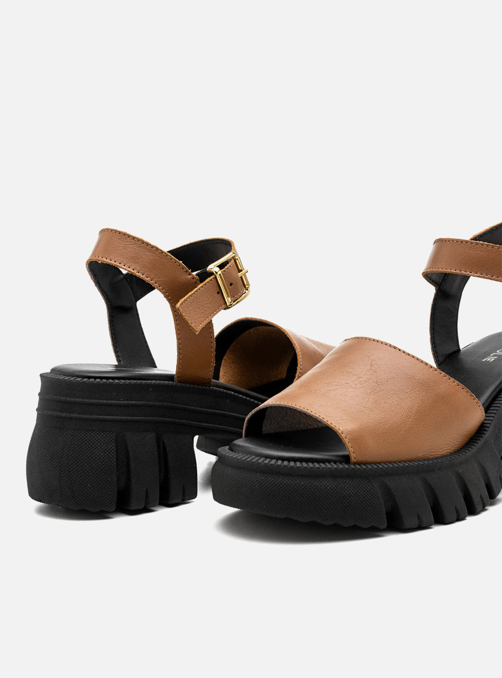 Sandália em Couro Tratorada Maitê Caramelo Tira Lisa