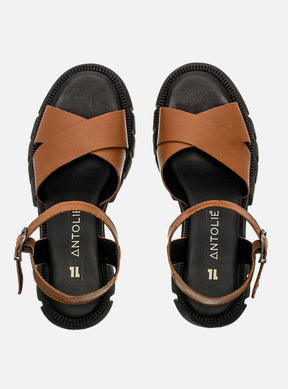 Sandália em Couro Tratorada Maitê Caramelo