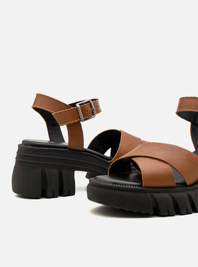 Sandália em Couro Tratorada Maitê Caramelo