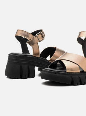 Sandália em Couro Tratorada Maitê Prata Velho