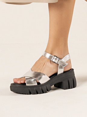 Sandália em Couro Tratorada Maitê Prata