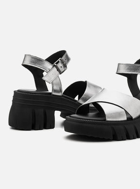 Sandália em Couro Tratorada Maitê Prata