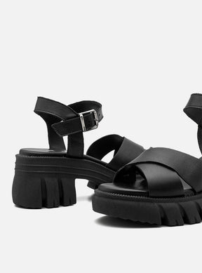 Sandália em Couro Tratorada Maitê Preto