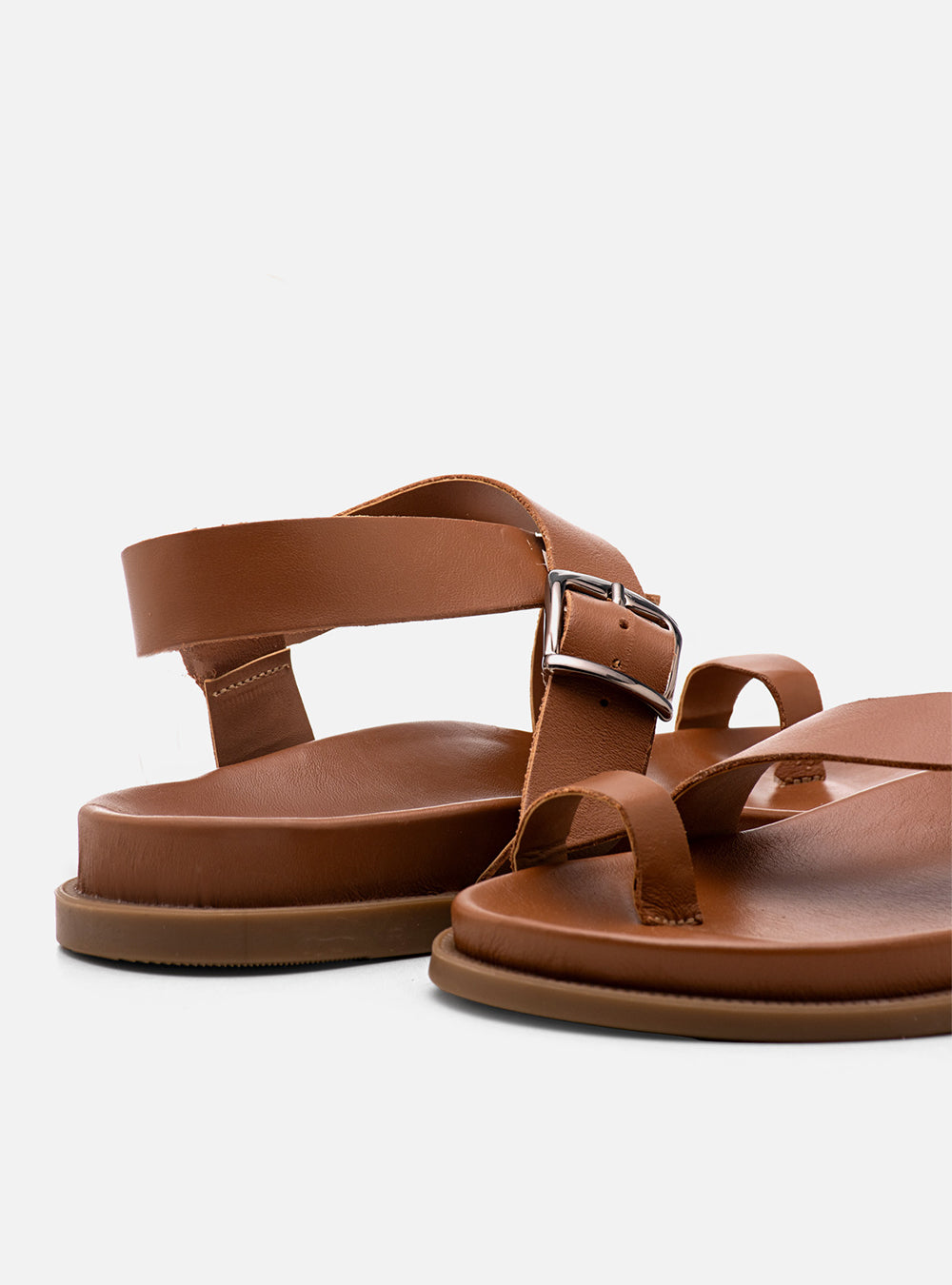 Sandália Papete em Couro Caramelo com Fivela e Dedeira