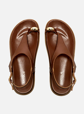 Sandália Papete em Couro Marrom Dedeira Metal