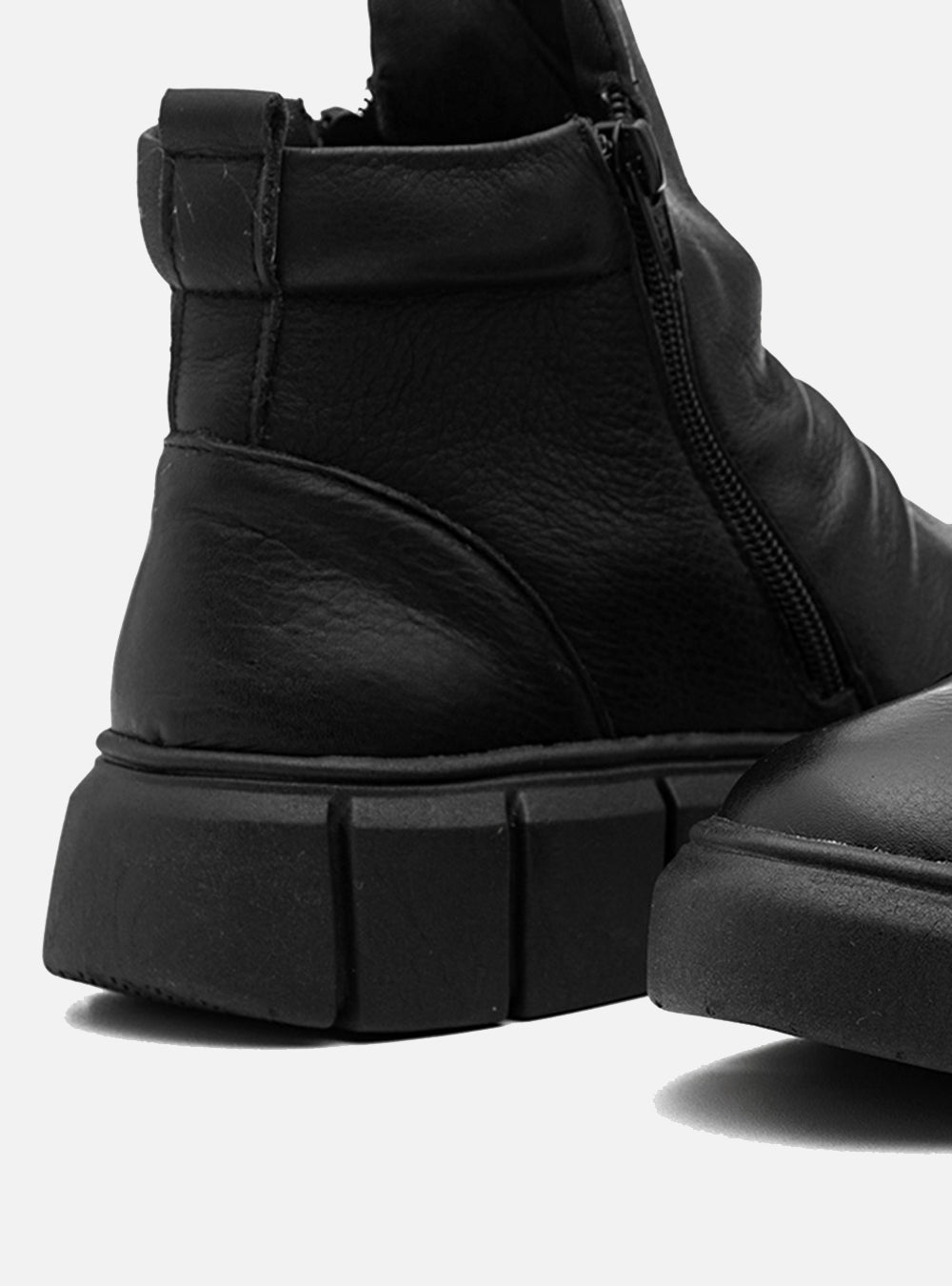 Tênis em Couro Cano Alto Jade Preto