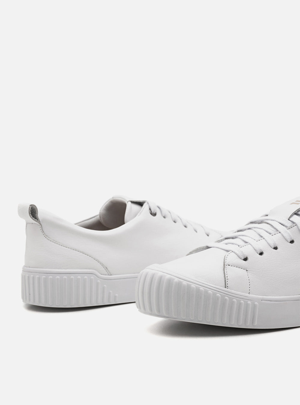 Tênis em Couro com Cadarço Olivia Branco