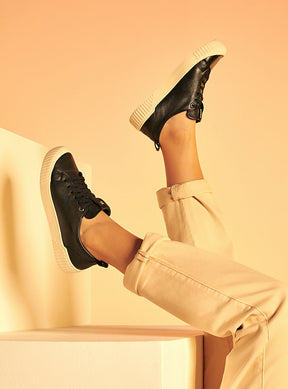 Tênis em Couro com Cadarço Olivia Preto