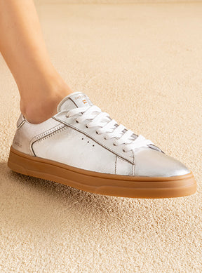 Tênis em Couro Prata Casual