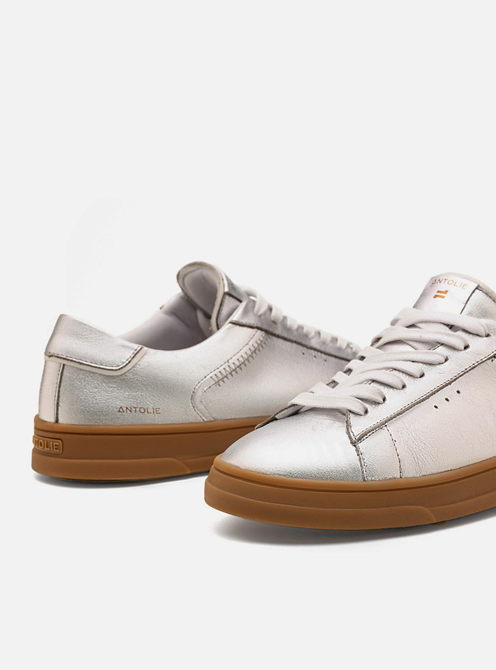 Tênis em Couro Prata Casual
