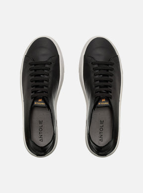 Tênis em Couro Preto Elástico Basics