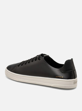 Tênis em Couro Preto Elástico Basics