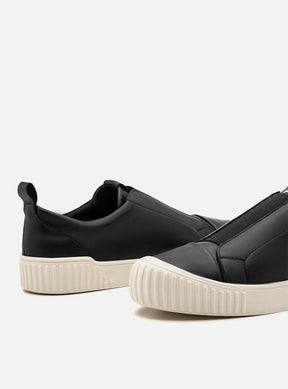 Tênis em Couro Slip On Olivia Preto