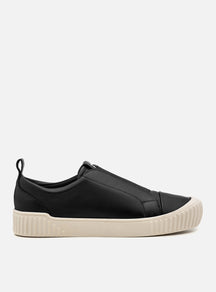 Tênis em Couro Slip On Olivia Preto