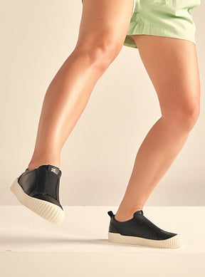 Tênis em Couro Slip On Olivia Preto
